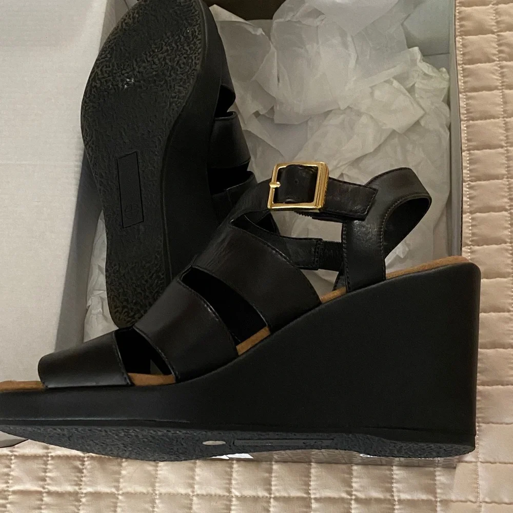 Giani Bernini Black Leather Wedge Sandals